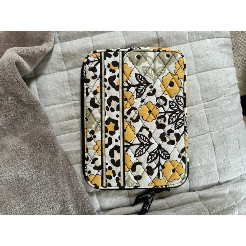 NWT Vera Wang e-reader pouch